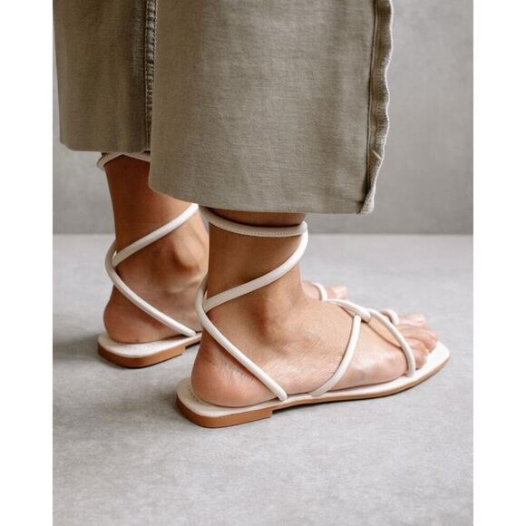 Alohas Lace It Up Ivory Leather Sandals Size 8 US New with Minor Flaws - Picture 3 of 9